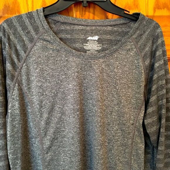 Avía long sleeve workout women’s shirt - Picture 1 of 3